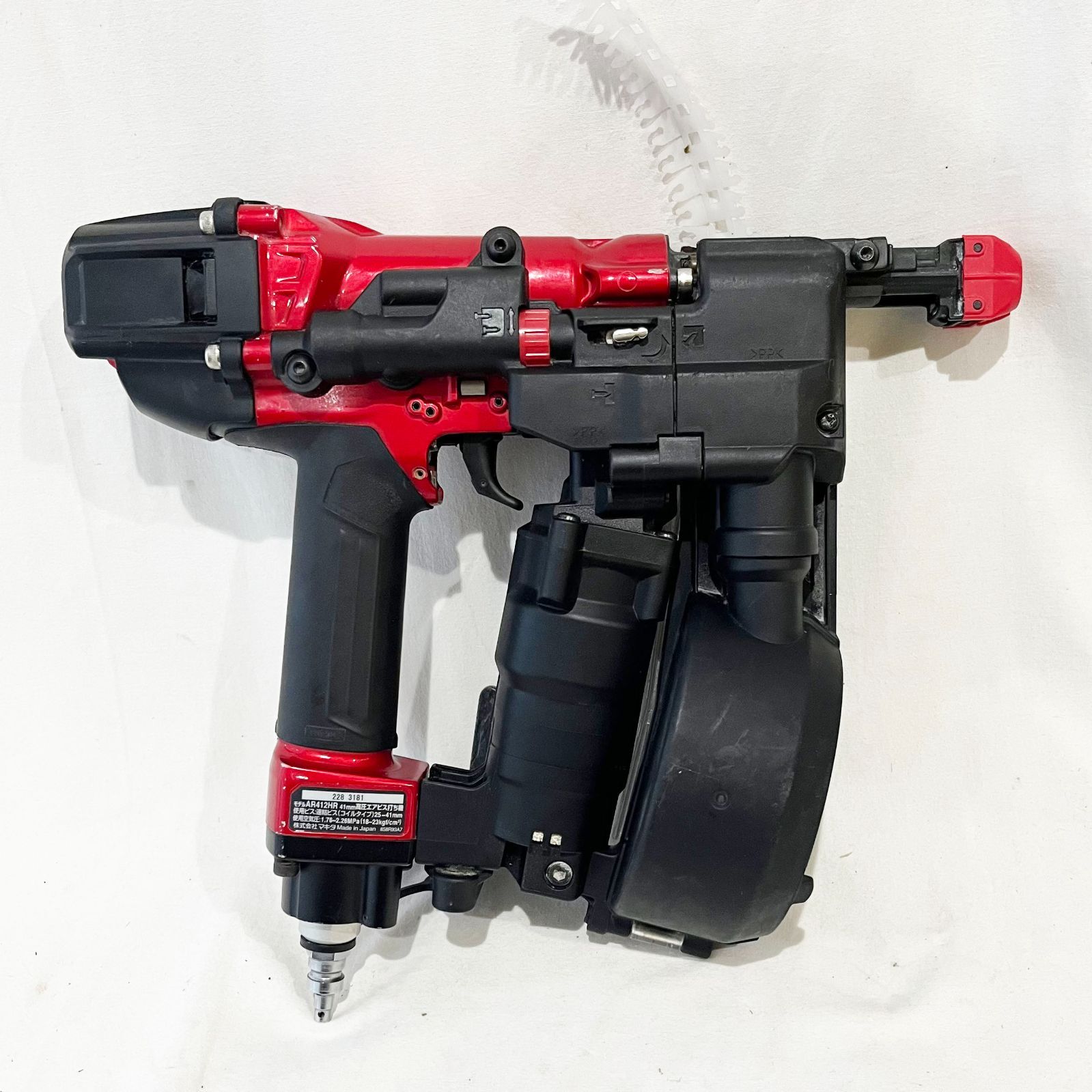 ●マキタ|makita●41 mm 高圧エアビス打ち機 AR 412 HR 赤 工具 ビス 25‐41 質