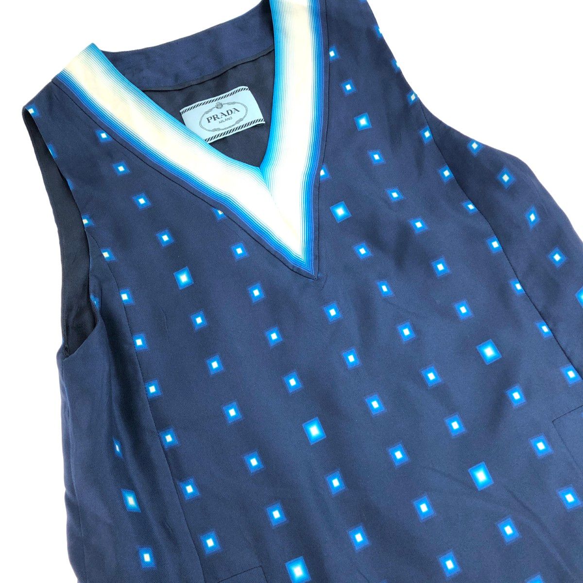 PRADAプラダ幾何学模様ノースリーブ ワンピース38 PRADA プラダ ノースリーブワンピース サイズ:38 シルク100％ ブルー