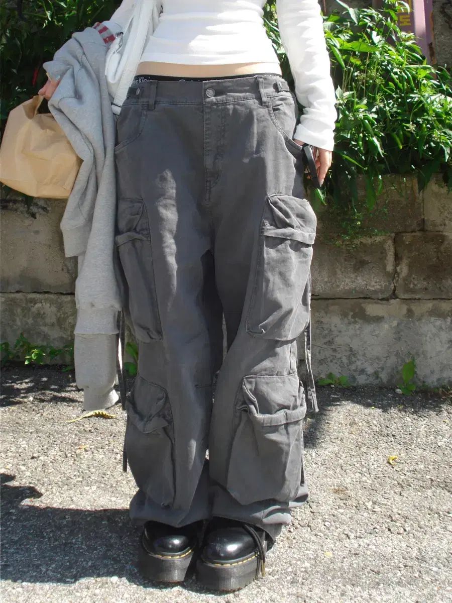 our cabinet shadow カーゴ パンツ