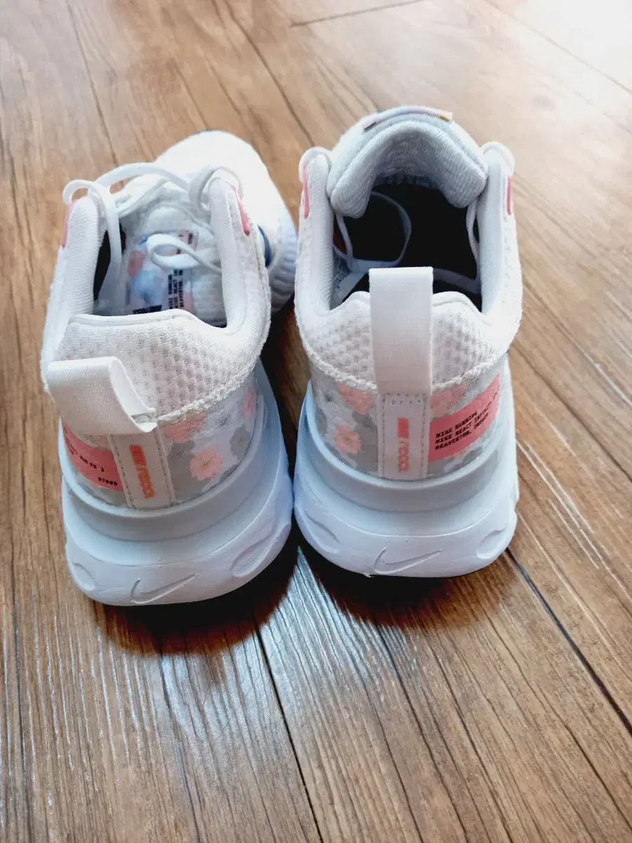 ナイキ リアクト