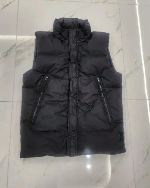ストーンアイランド ジュニア ブラック ダウン ベスト