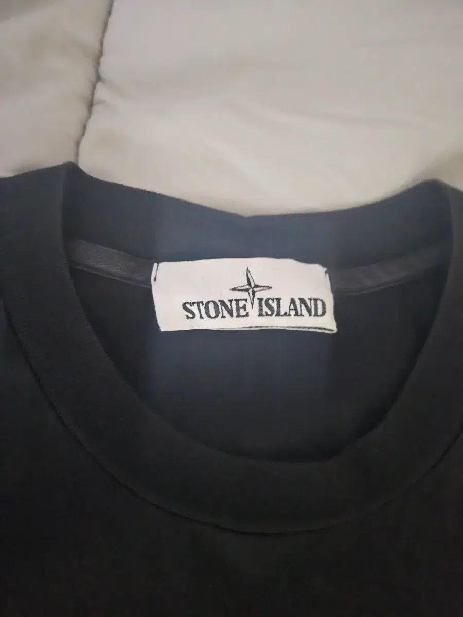 ストーンアイランド ブラック 長袖Tシャツ