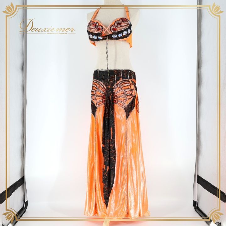 ベリーダンス オリエンタル 衣装 上下セット オレンジ系 ラインストーン ビーズ 赤 黒 伸縮 ストレッチ 華やか トップス スカート 煌びやか キラキラ 装飾 豪華 ダンス衣装 ステージ衣装 ゴージャス レッド系 ブラック系 シルバー系