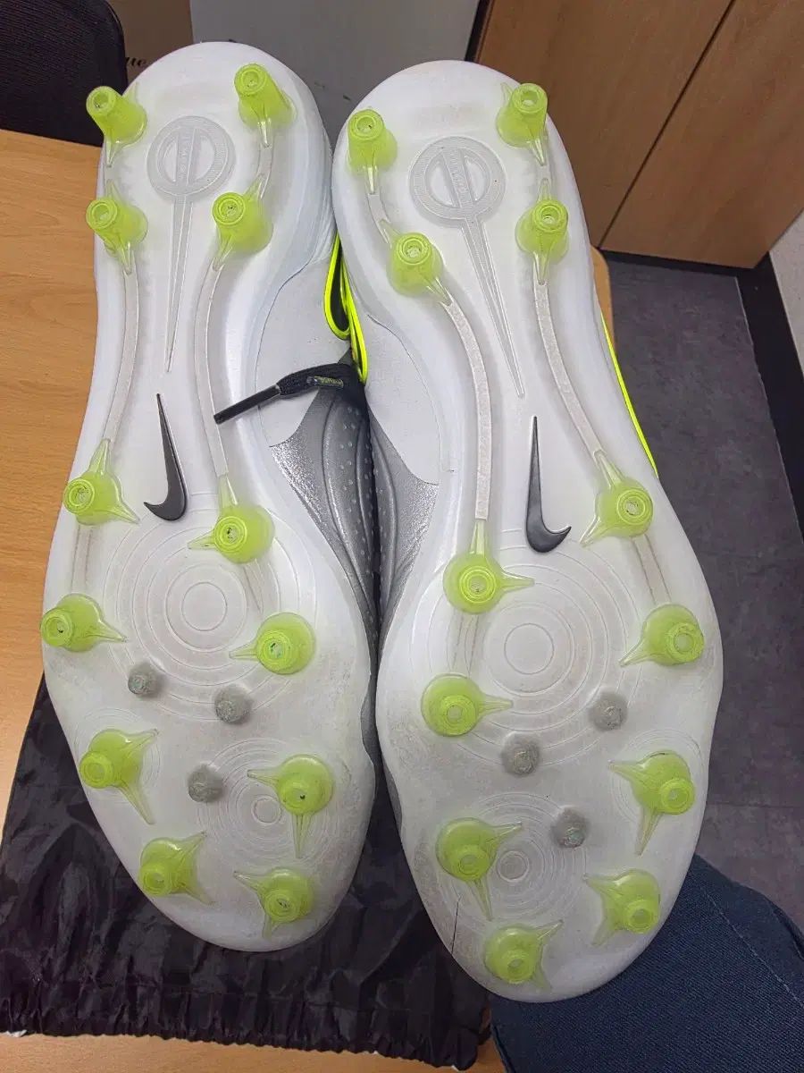 ナイキ ティエンポ レジェンド10 AG 260