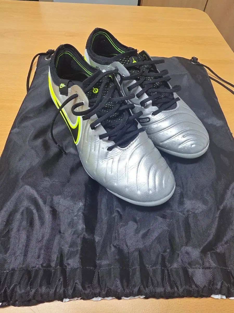 ナイキ ティエンポ レジェンド10 AG 260