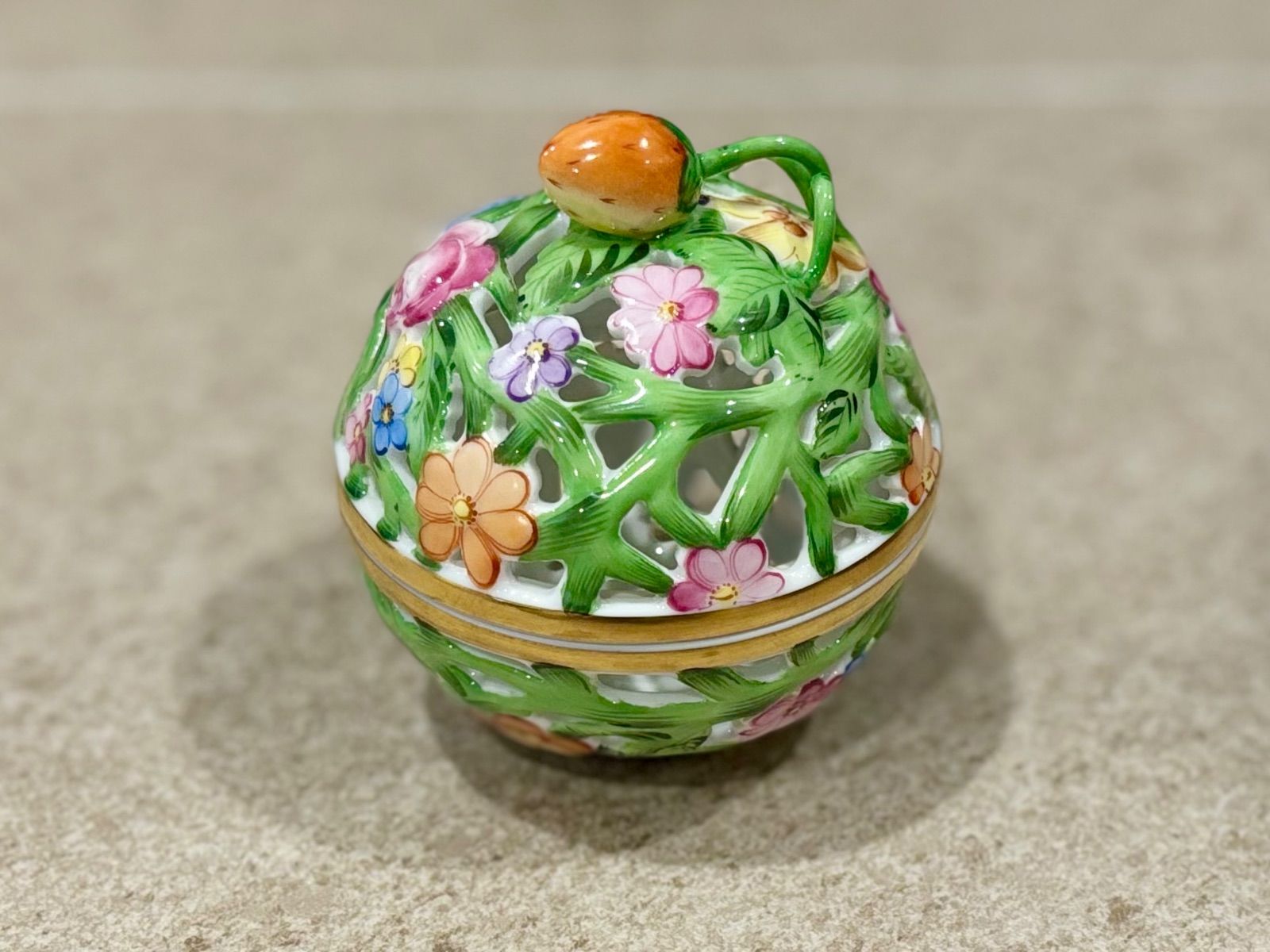 ヘレンド 小物入れ フラワー装飾 オープンワーク 蓋物 箱・カード付