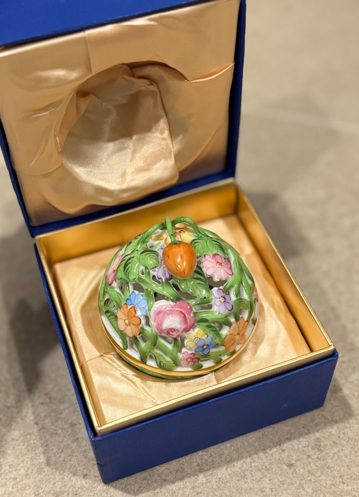 ヘレンド 小物入れ フラワー装飾 オープンワーク 蓋物 箱・カード付