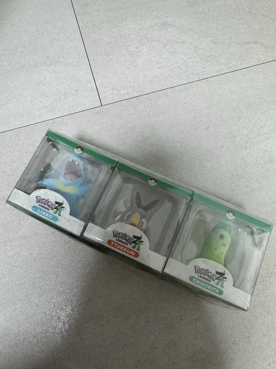 希少品) 中島由貴 霞の向こうへ サイン缶バッチ