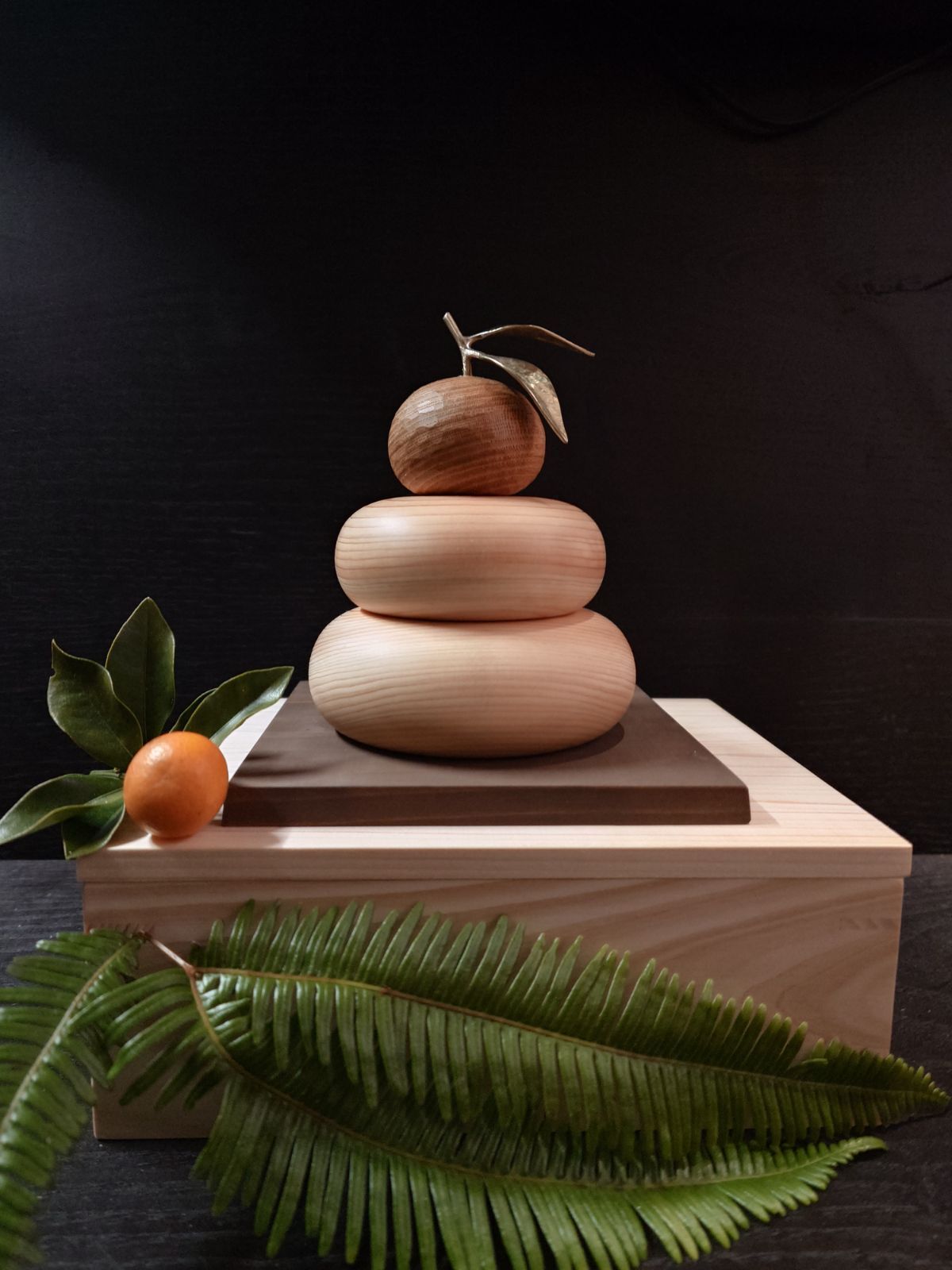 木製鏡餅飾り中の大木箱入り二枚葉タイプ