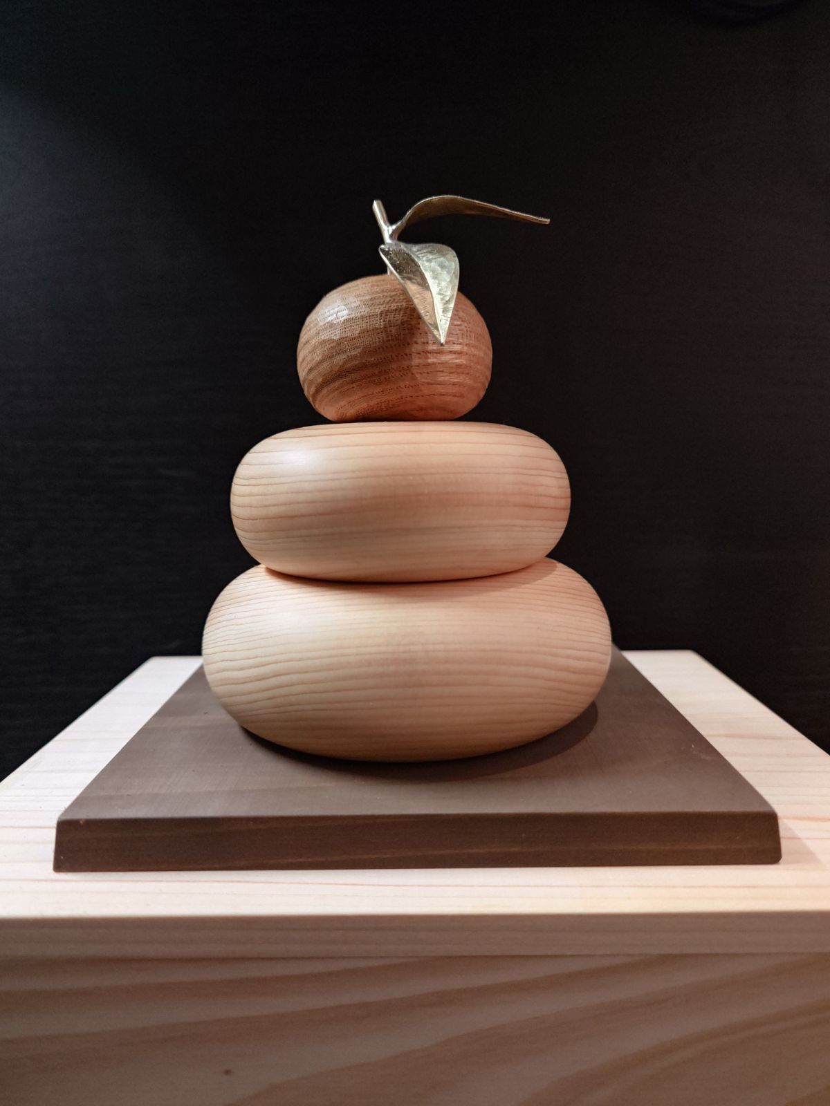 木製鏡餅飾り中の大木箱入り二枚葉タイプ