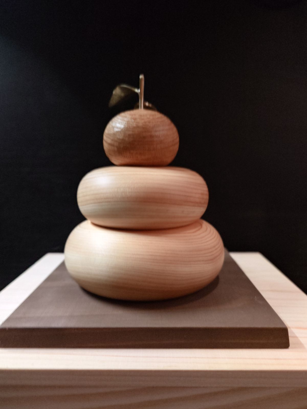 木製鏡餅飾り中の大木箱入り二枚葉タイプ