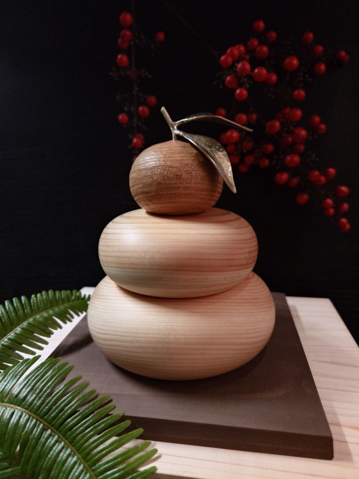  木製鏡餅飾り中の大木箱入り二枚葉タイプ 卓上装飾 置物 インテリア小物