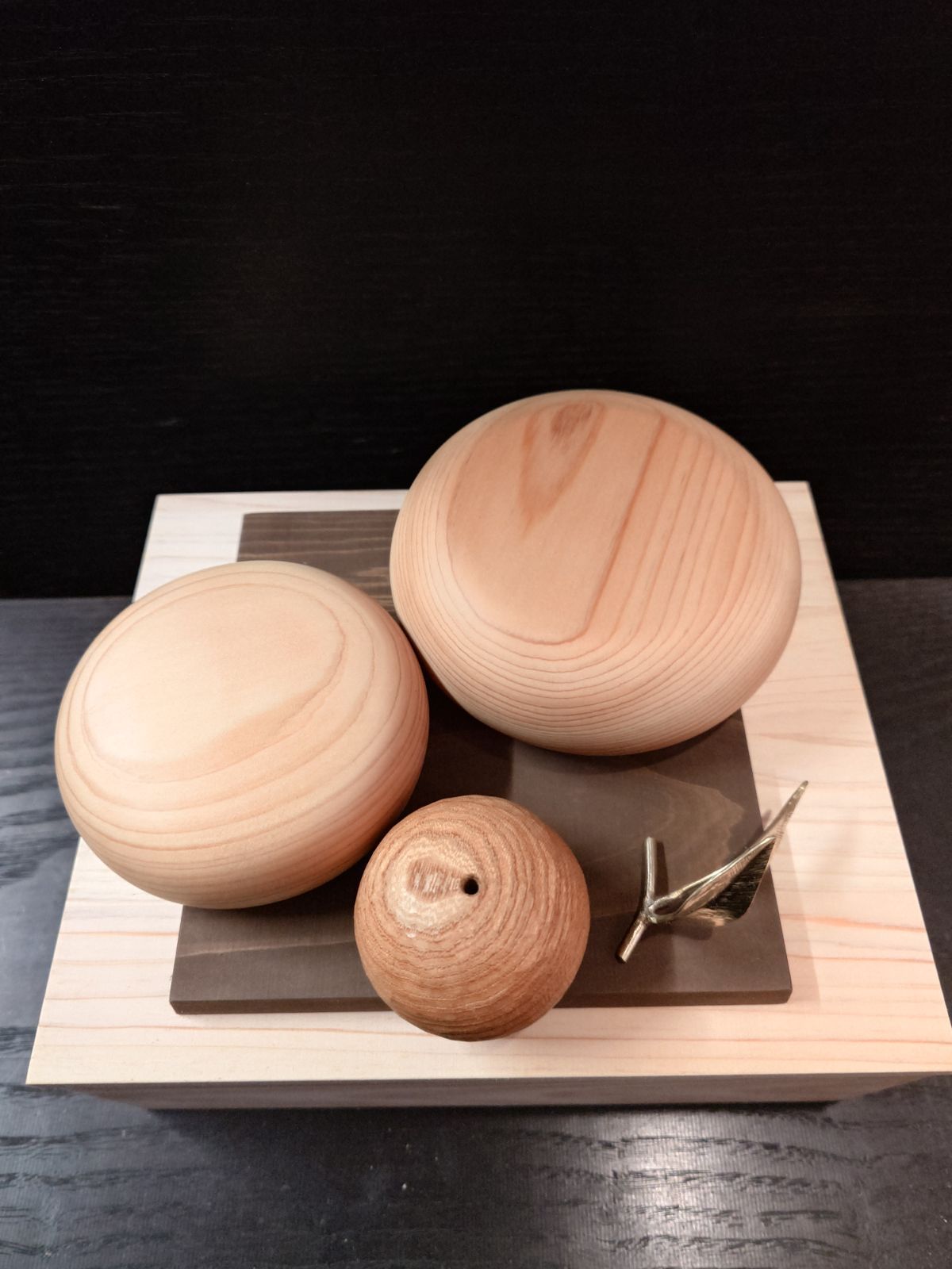 木製鏡餅飾り中の大木箱入り二枚葉タイプ