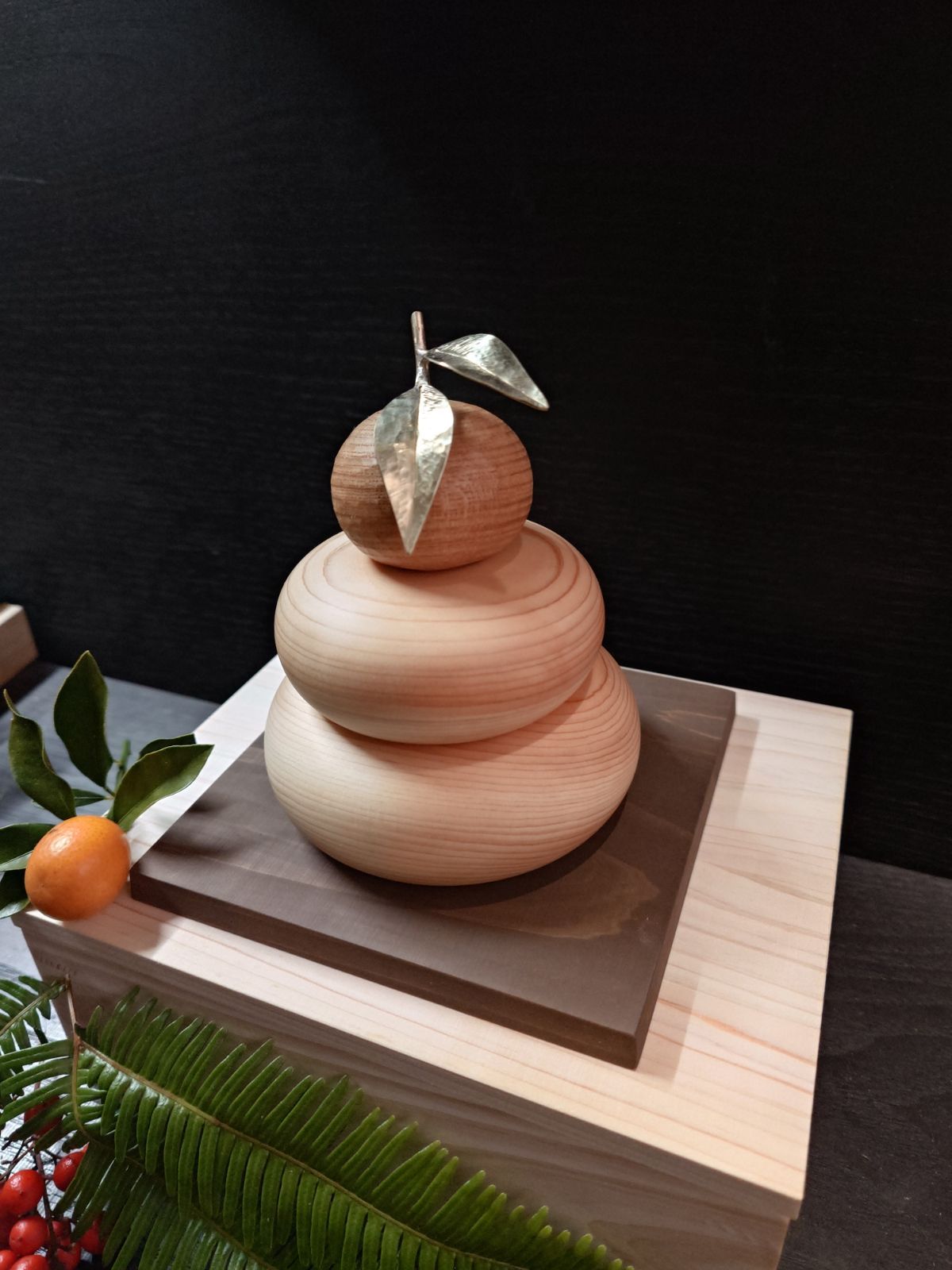 木製鏡餅飾り中の大木箱入り二枚葉タイプ