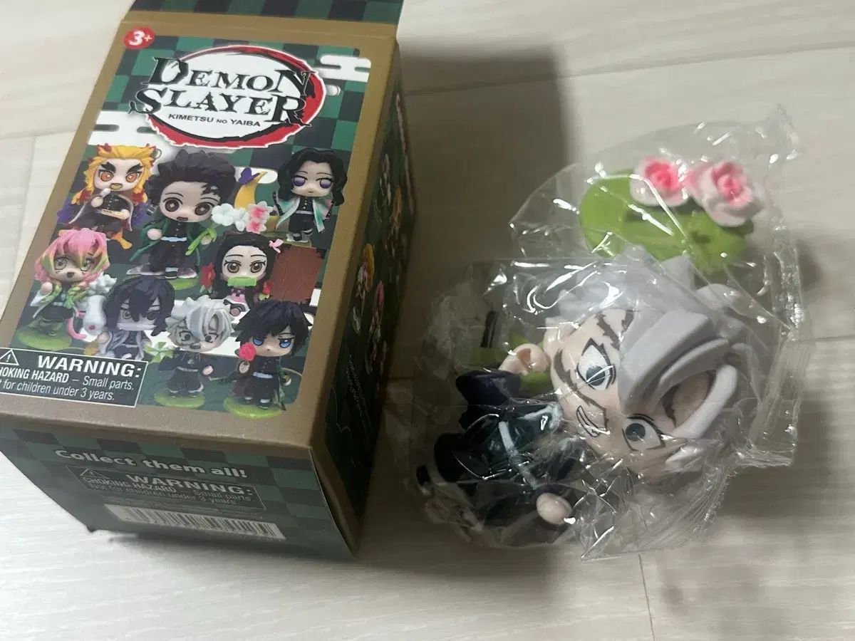 KYOCERA 【KYF43】 ★ 卓上ホルダー、ケーブル付き KYOCERA 【KYF43】 ☆ 卓上ホルダー、ケーブル付き 会話がはずむ