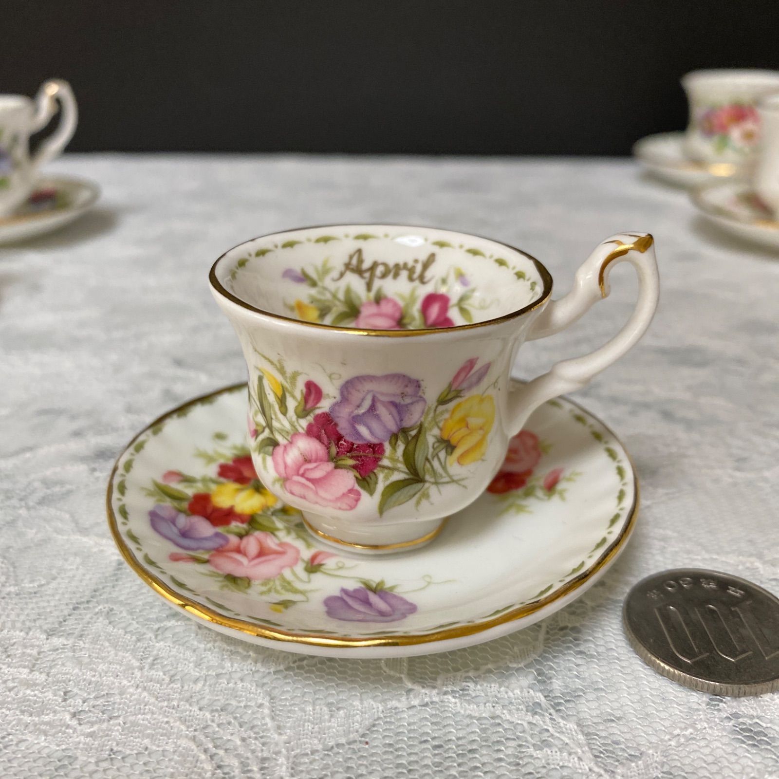 ロイヤルアルバート　フラワーオブザマンス　ミニチュア　カップ＆ソーサー　12ヶ月 ロイヤルアルバート フラワーオブザマンス ミニチュア カップ