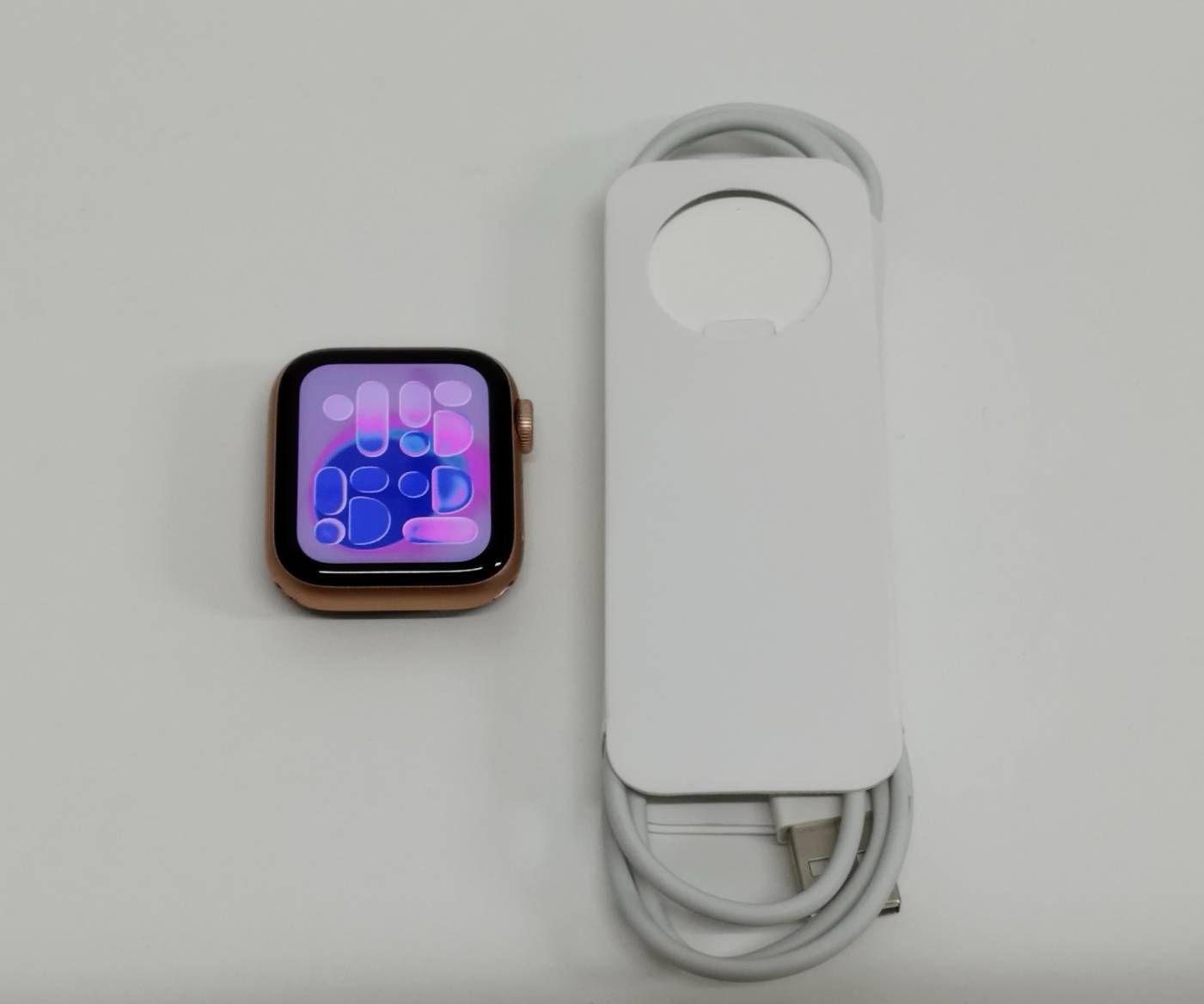 Apple Watch Series 6/GPS/40mm/A2291/ゴールド〈MG123J/A〉 (1 