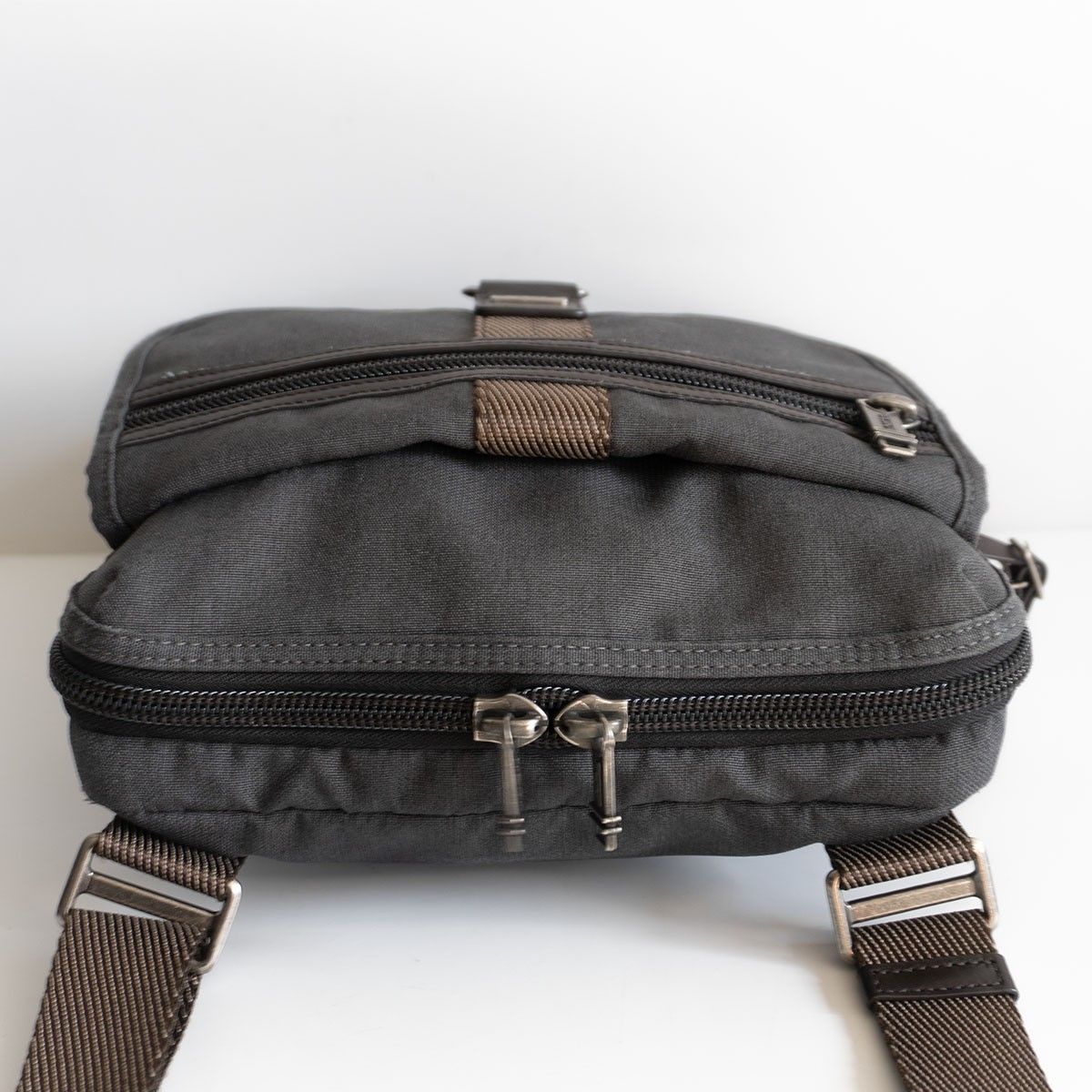 美品】TUMI トゥミ 【222304AT2 ALPHA BRAVO ANNAPOLIS ZIP FLAP 