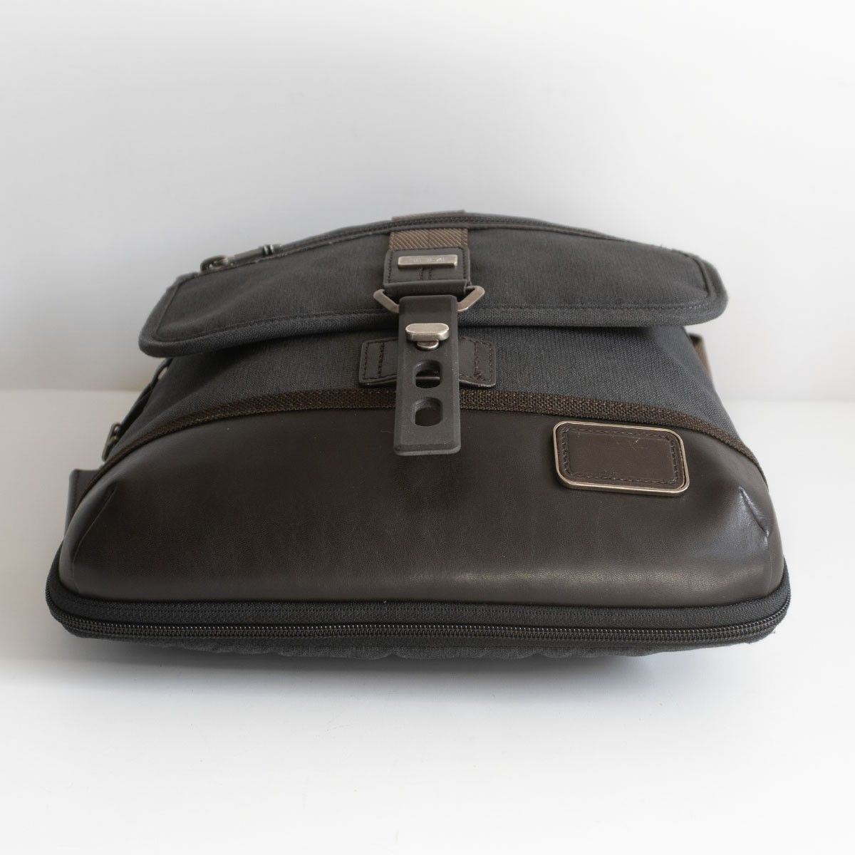 美品】TUMI トゥミ 【222304AT2 ALPHA BRAVO ANNAPOLIS ZIP FLAP 