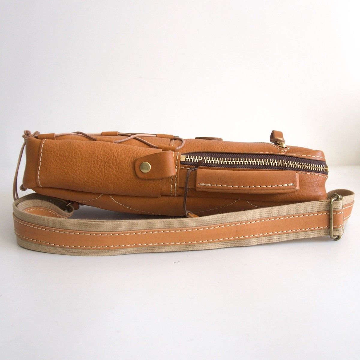 極美品】 HERZ ヘルツ 【ワンショルダー バッグ】ブラウン ボディ