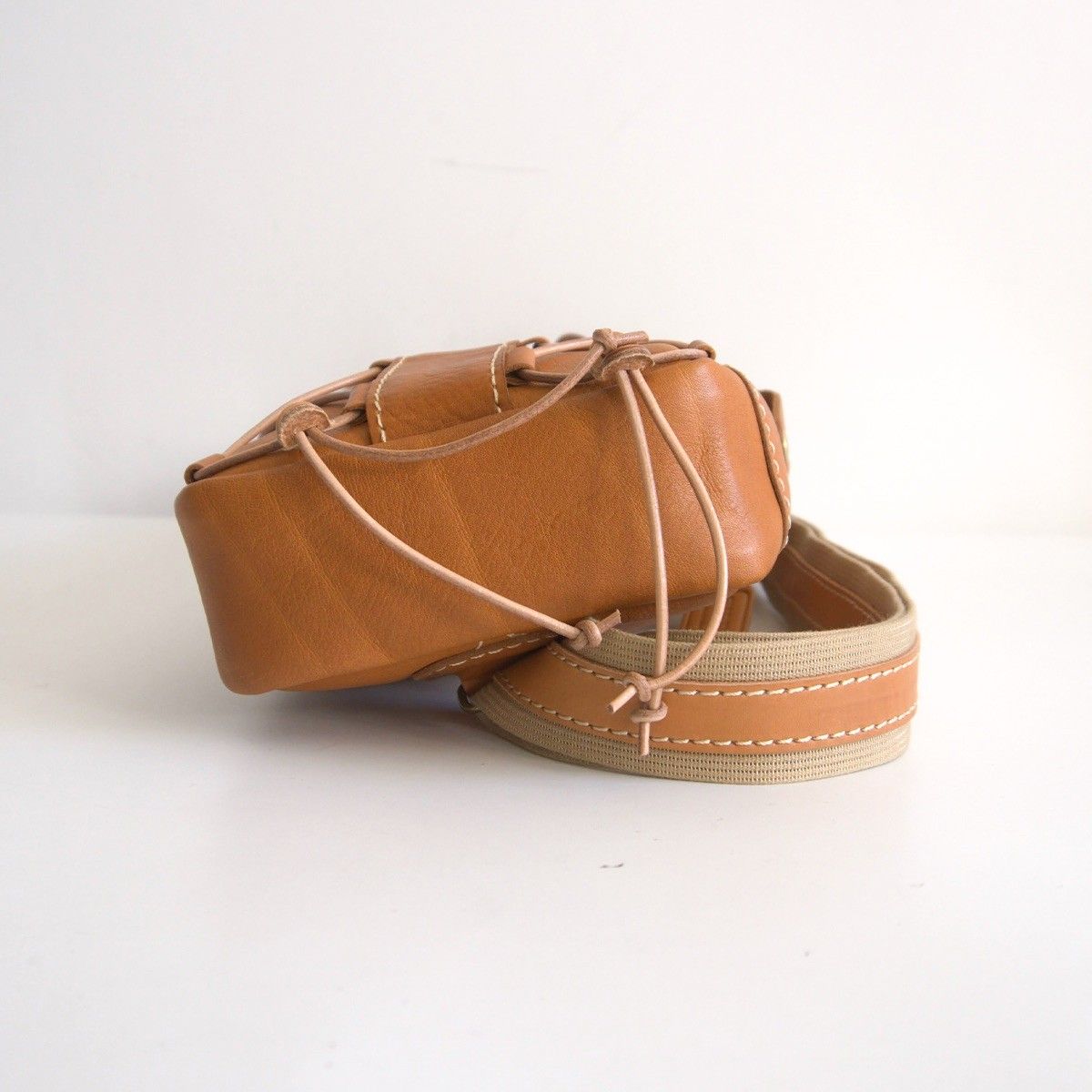 m*け様 【美品】HERZ ブラウンレザー ボディバッグ　一点物 m*け様 【美品】HERZ ブラウンレザー ボディバッグ 一点物