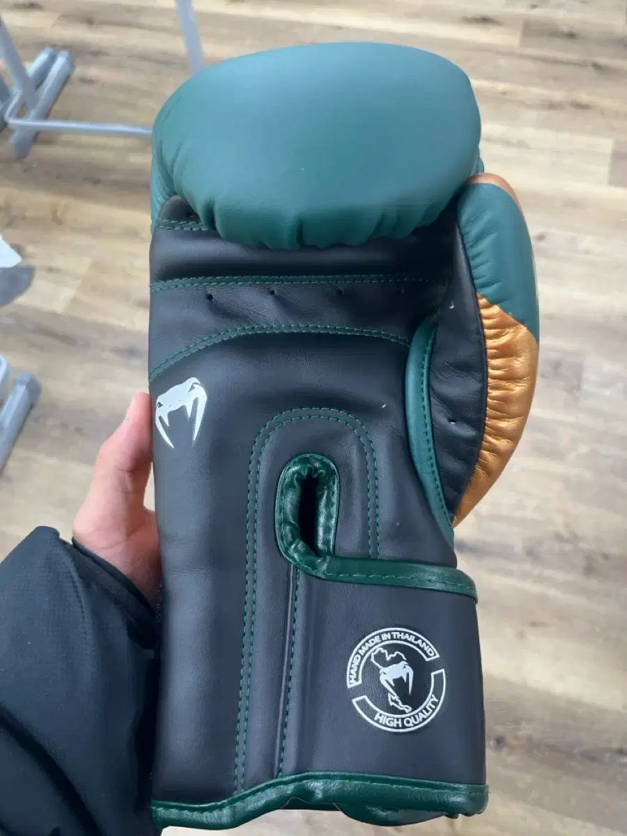 ヴェナム ボクシング グローブ グリーン GOLD