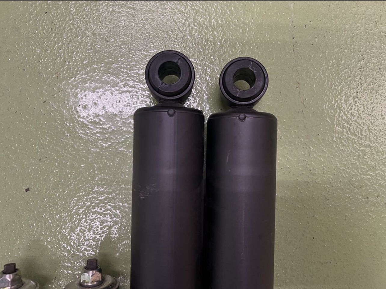 258-248 新車外し トヨタ 200系 ハイエース スーパーGL 標準 2WD 純正 ショックアブソーバー 1台分 / ナロー 48511-26750 48531-26A10