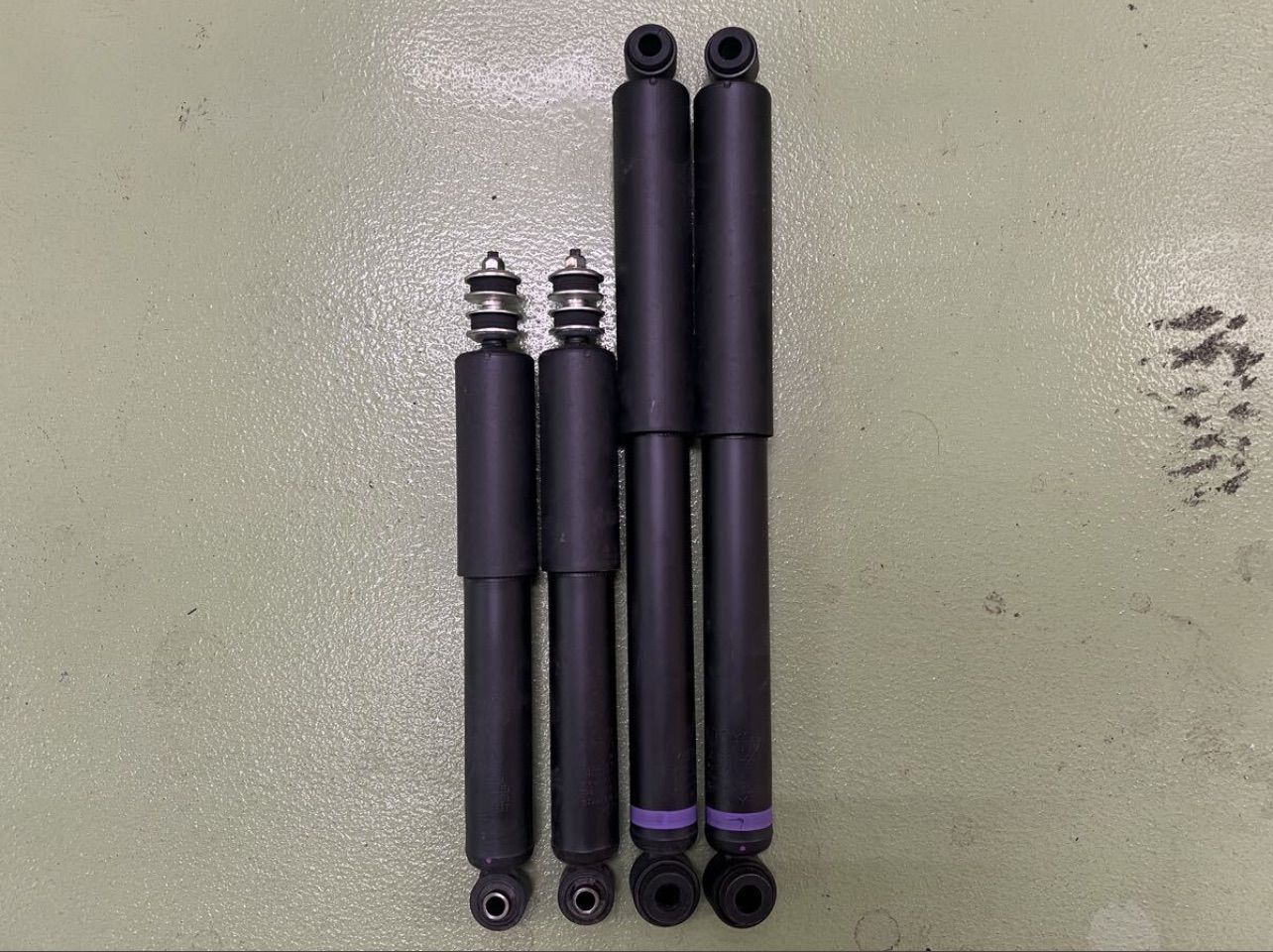 258-248 新車外し トヨタ 200系 ハイエース スーパーGL 標準 2WD 純正 ショックアブソーバー 1台分 / ナロー 48511-26750 48531-26A10