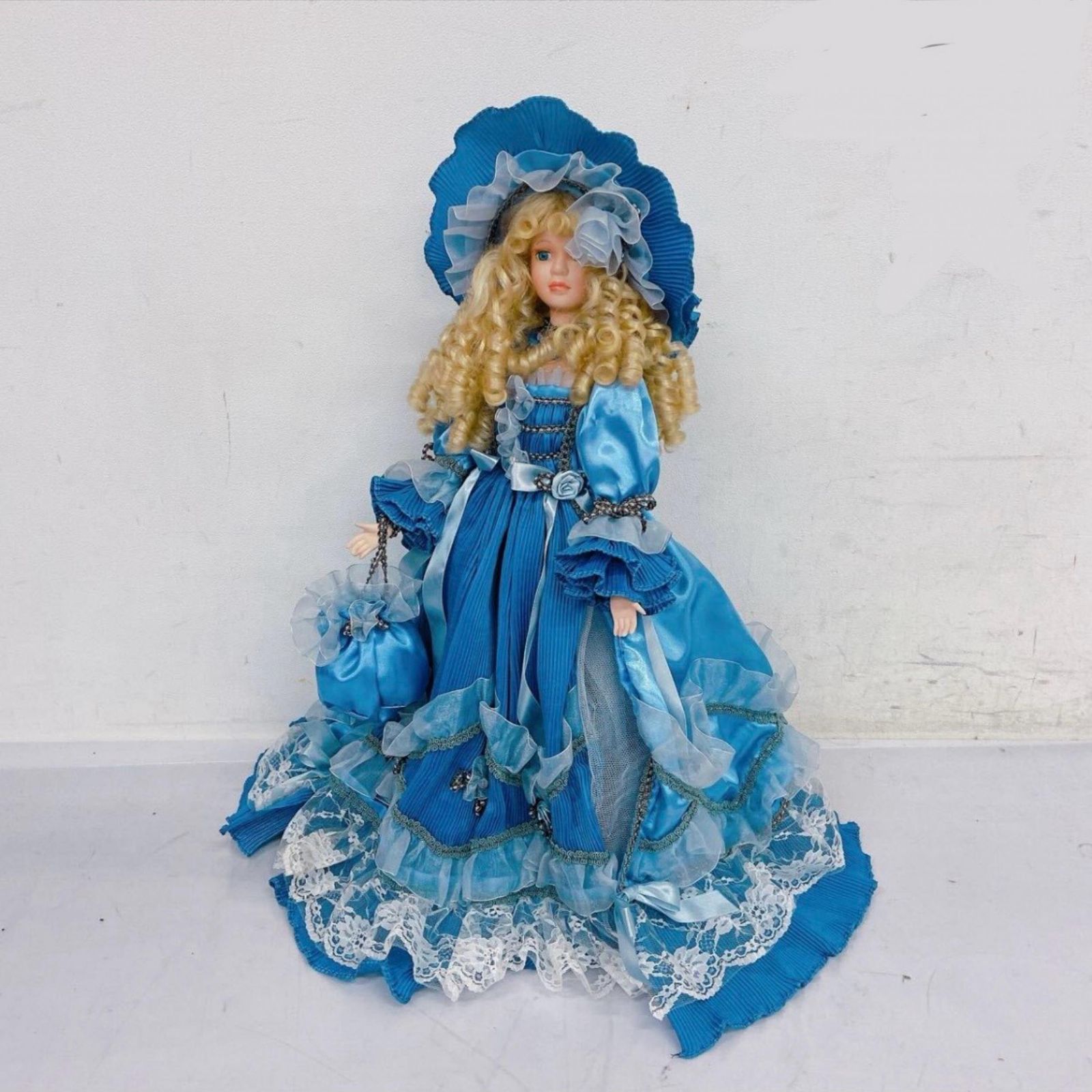 フランス人形 ビスクドール 西洋人形フィギュア 陶器 ブルー 中古