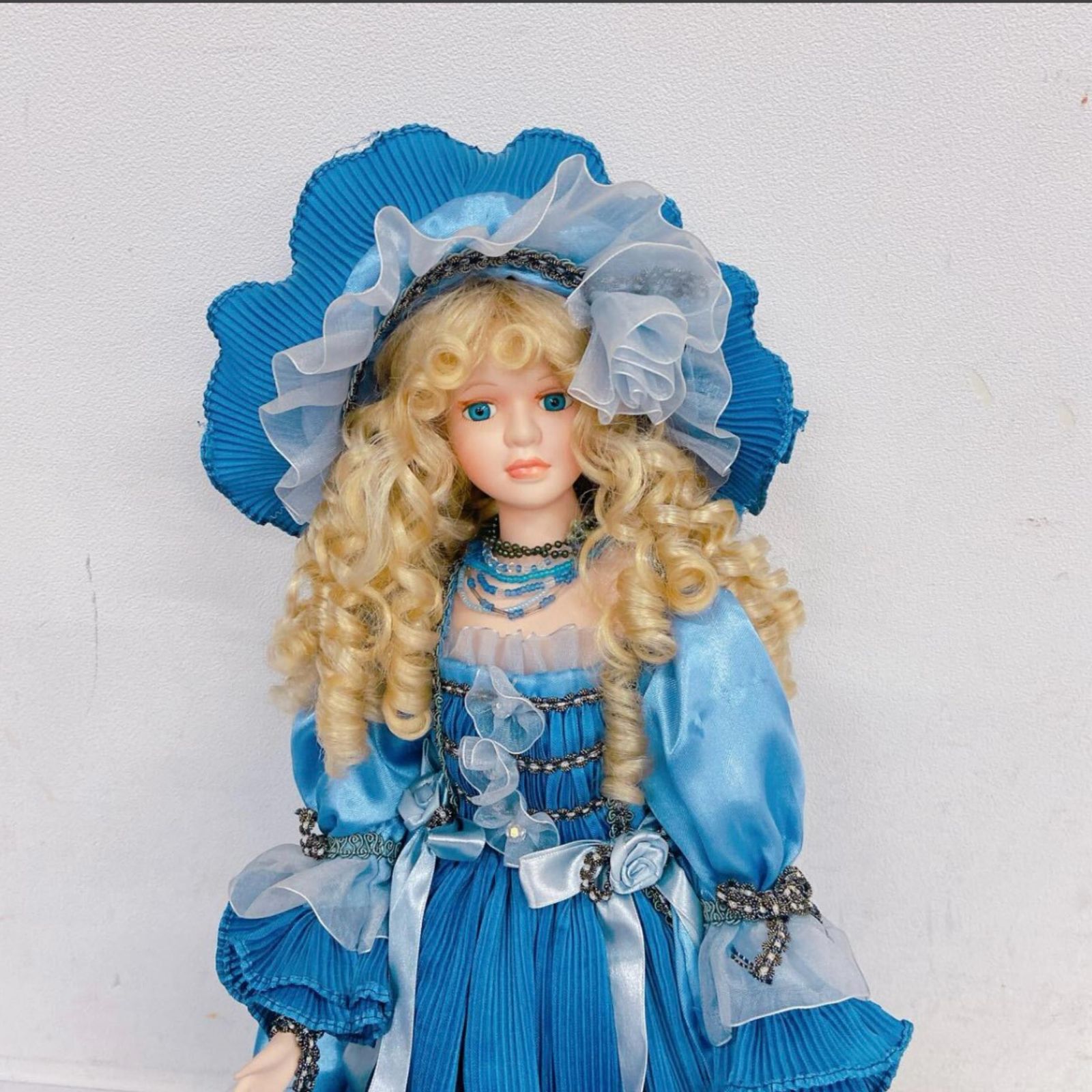 フランス人形 ビスクドール 西洋人形フィギュア 陶器 ブルー 中古