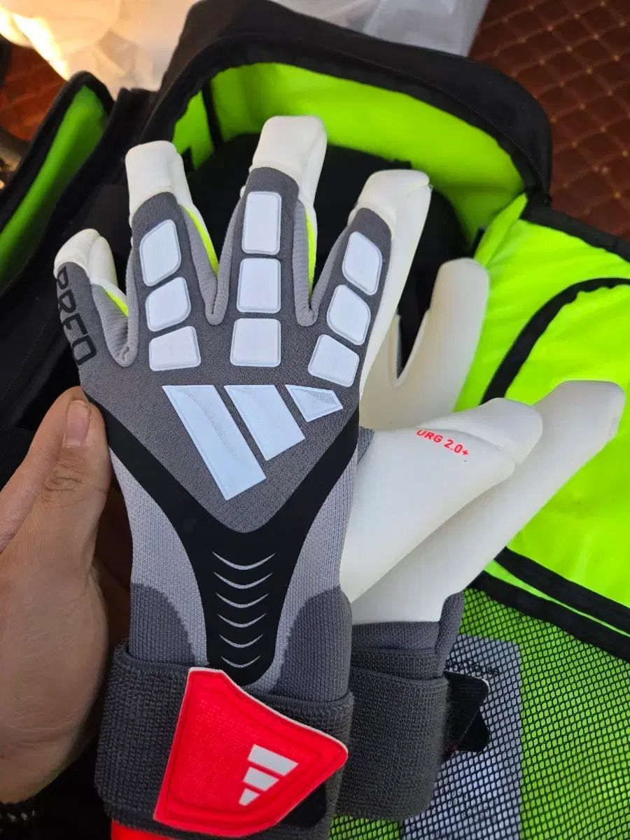アディダス プレデター キーパーグローブ 10号