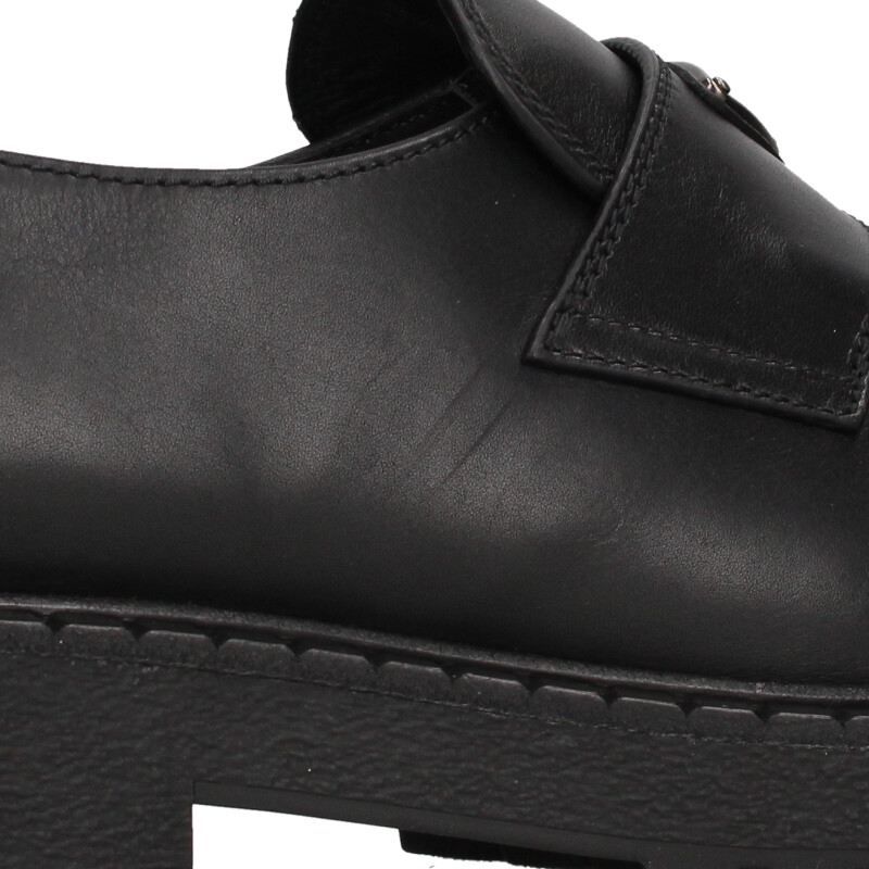 151 三角ロゴプレートレザーシューズ