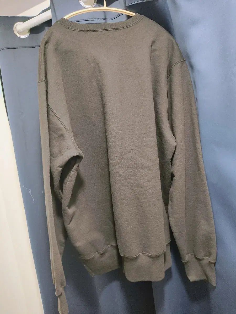 supreme breed crewneck