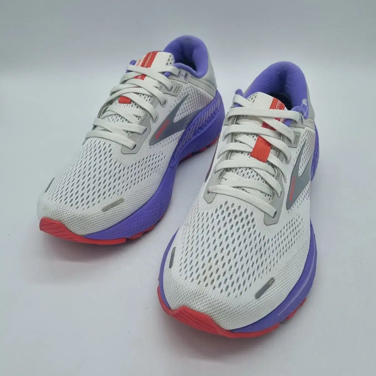 ブルックス アドレナリン GTS 22 白/コーラル/パープル レディース 255mm