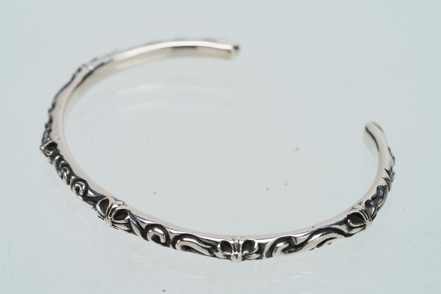 スクロールバングル