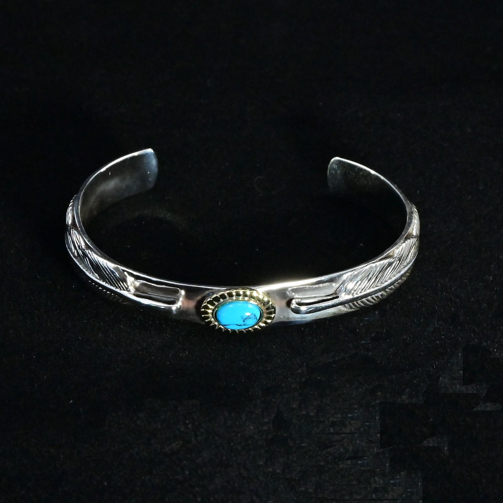 羽根が導く自由と守護の象徴｜ターコイズ×シルバー925 フェザーバングル