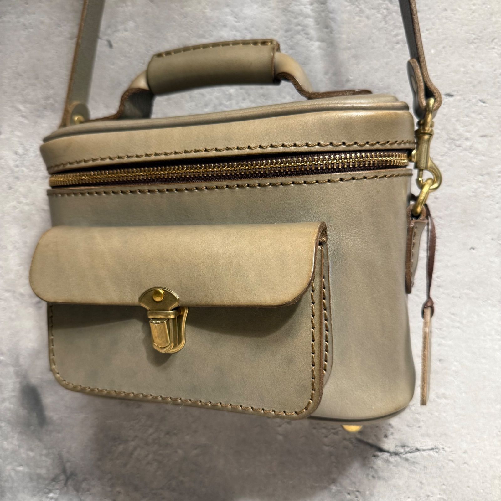 HERTZ ヘルツ 革 アイビーグレイ カメラバッグ 2 WAY ショルダー ハンド兼用 グレー系 エイジング レザーバッグ おしゃれ