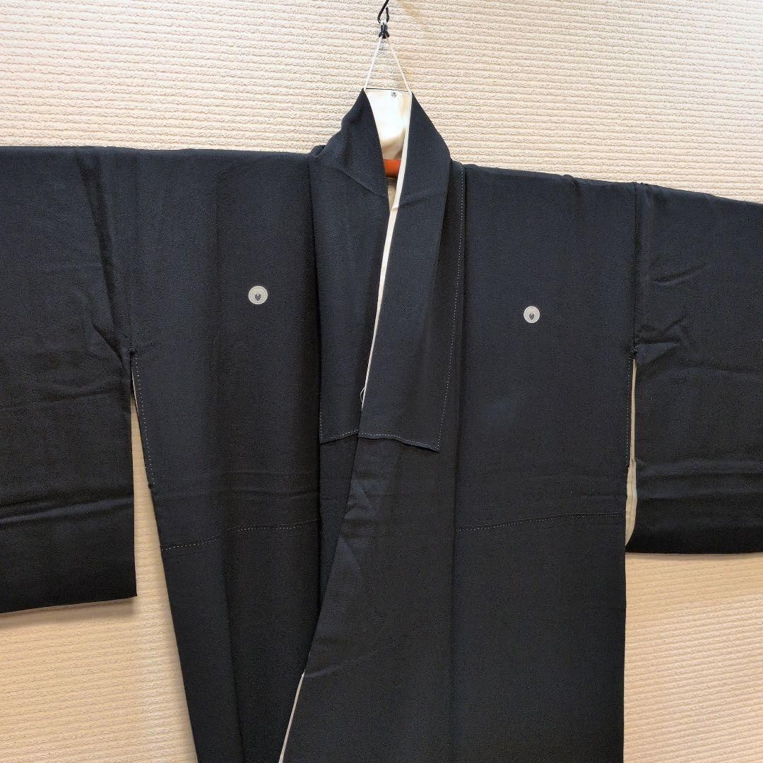 BR09.正絹黒留袖 金駒使い孔雀に菊花柄刺繍 【比翼仕立・五つ紋