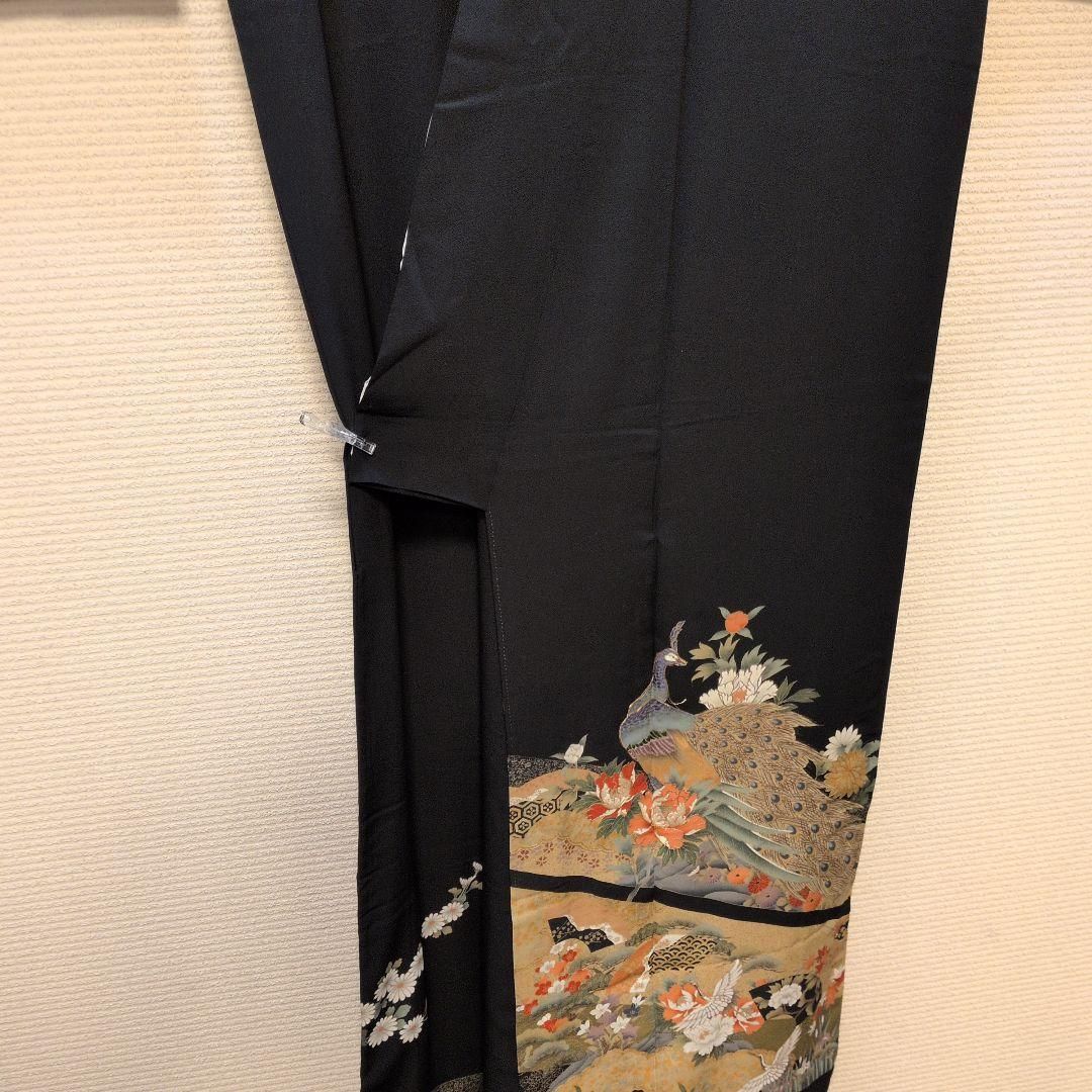 BR09.正絹黒留袖 金駒使い孔雀に菊花柄刺繍 【比翼仕立・五つ紋