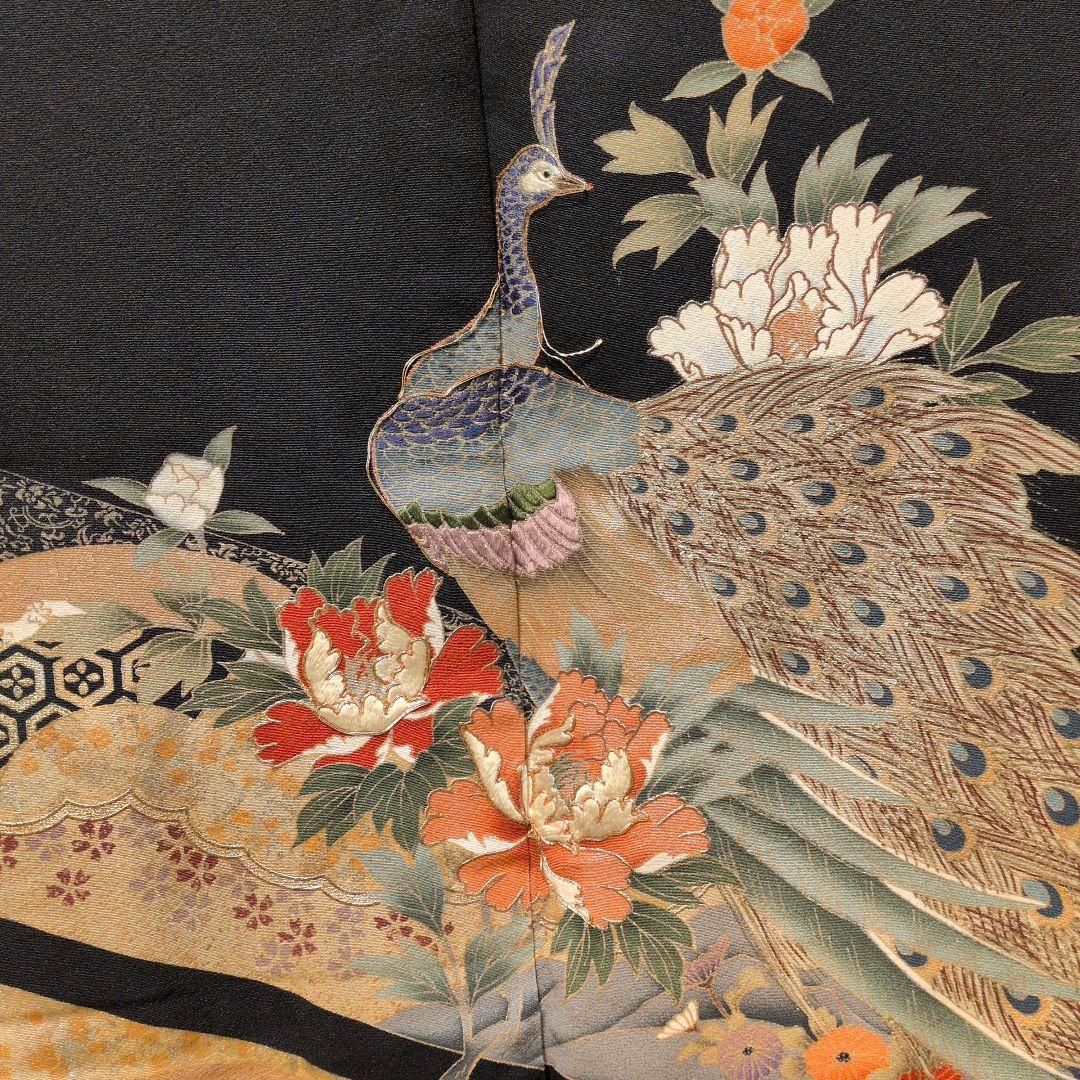 BR09.正絹黒留袖 金駒使い孔雀に菊花柄刺繍 【比翼仕立・五つ紋