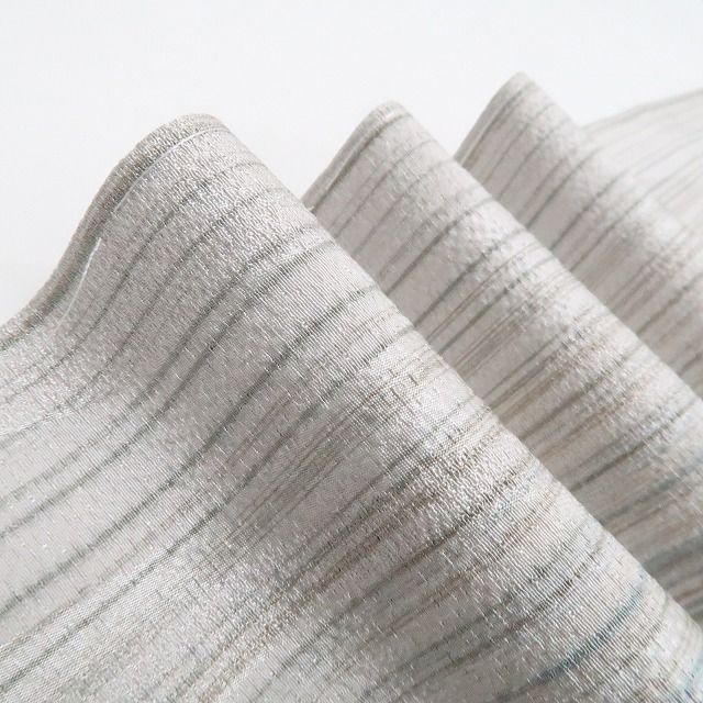 ❁tomihisa❁未着用 縦縞 着物 正絹 仕付け糸付”洗練の縦縞が日常に上質を添える”小紋 7335