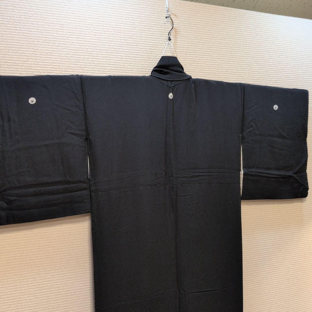 BR09.正絹黒留袖 金駒使い孔雀に菊花柄刺繍 【比翼仕立・五つ紋