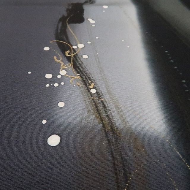 色彩と墨書きで魅せる洗練の美しさ 訪問着