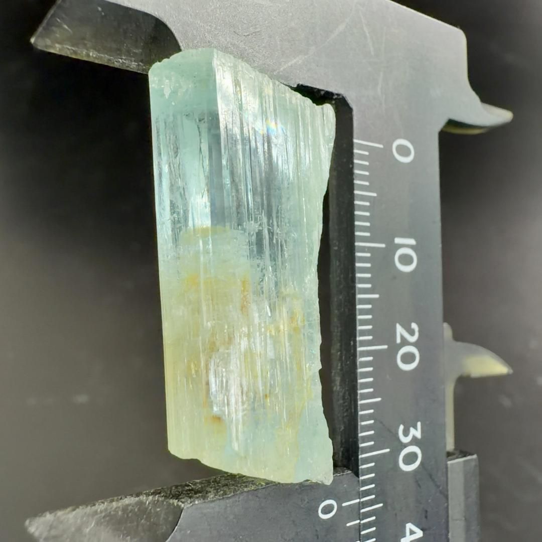 E32084】 アクアマリン 結晶 ベリル 緑柱石 単結晶 原石 天然石 鉱物