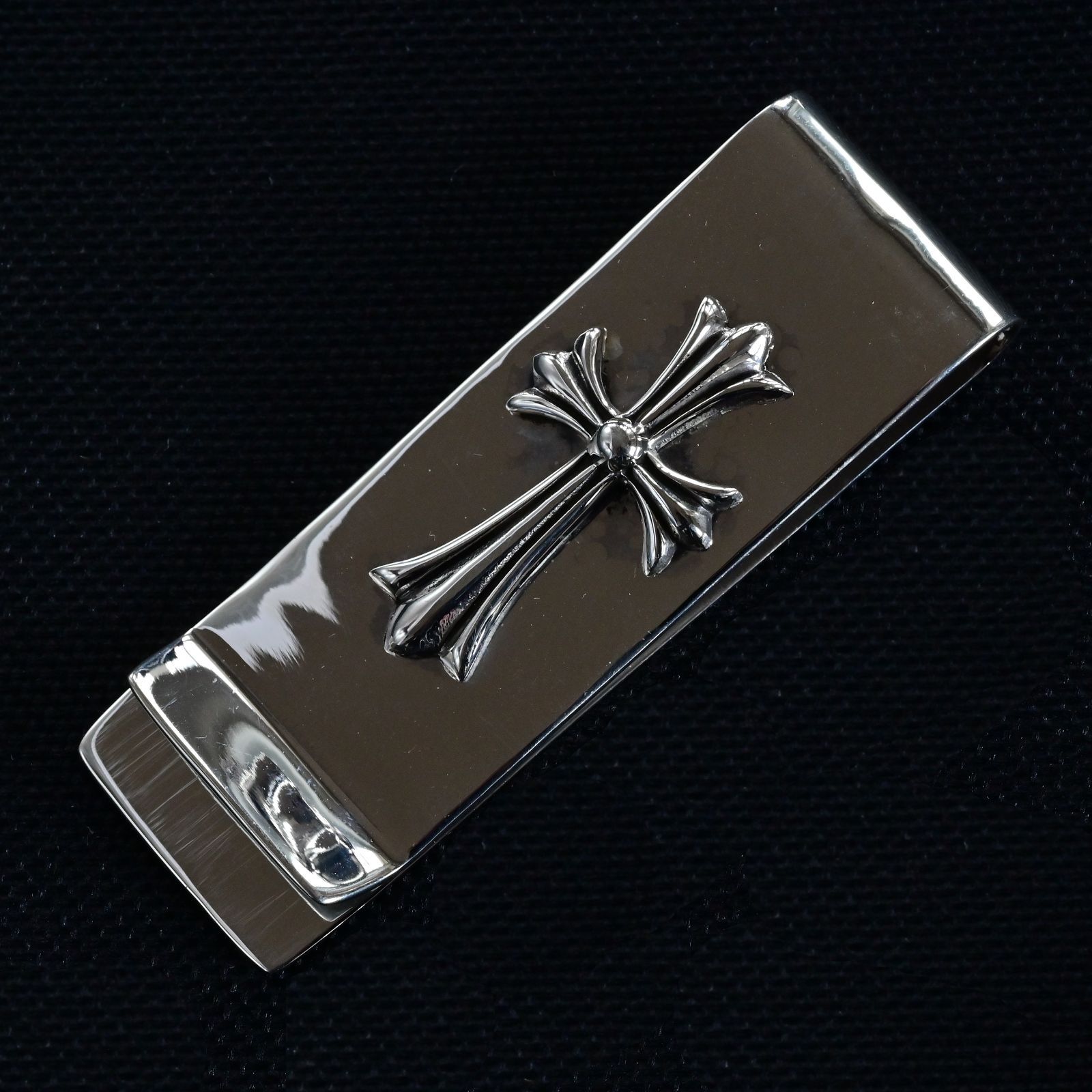 立体クロスが宿す反骨と守護の象徴 シルバー925マネークリップ 孤高のゴシック美学