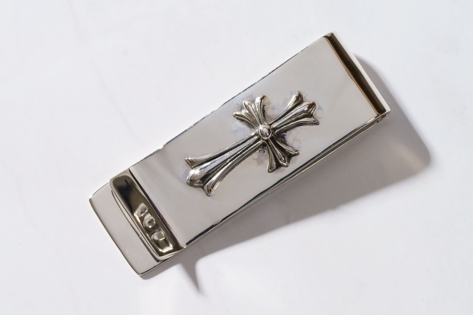 立体クロスが宿す反骨と守護の象徴 シルバー925マネークリップ