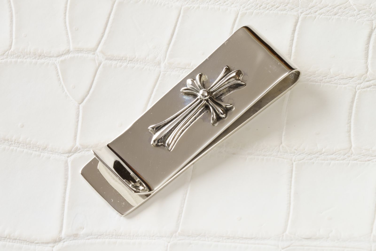 立体クロスが宿す反骨と守護の象徴 シルバー925マネークリップ