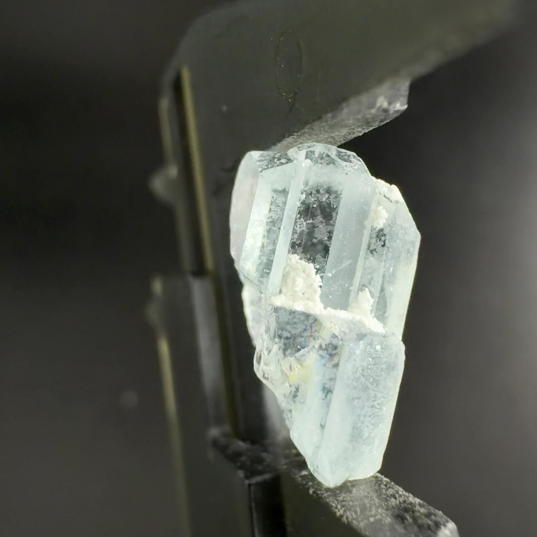 E32104】 アクアマリン 結晶 ベリル 緑柱石 単結晶 原石 天然石 鉱物