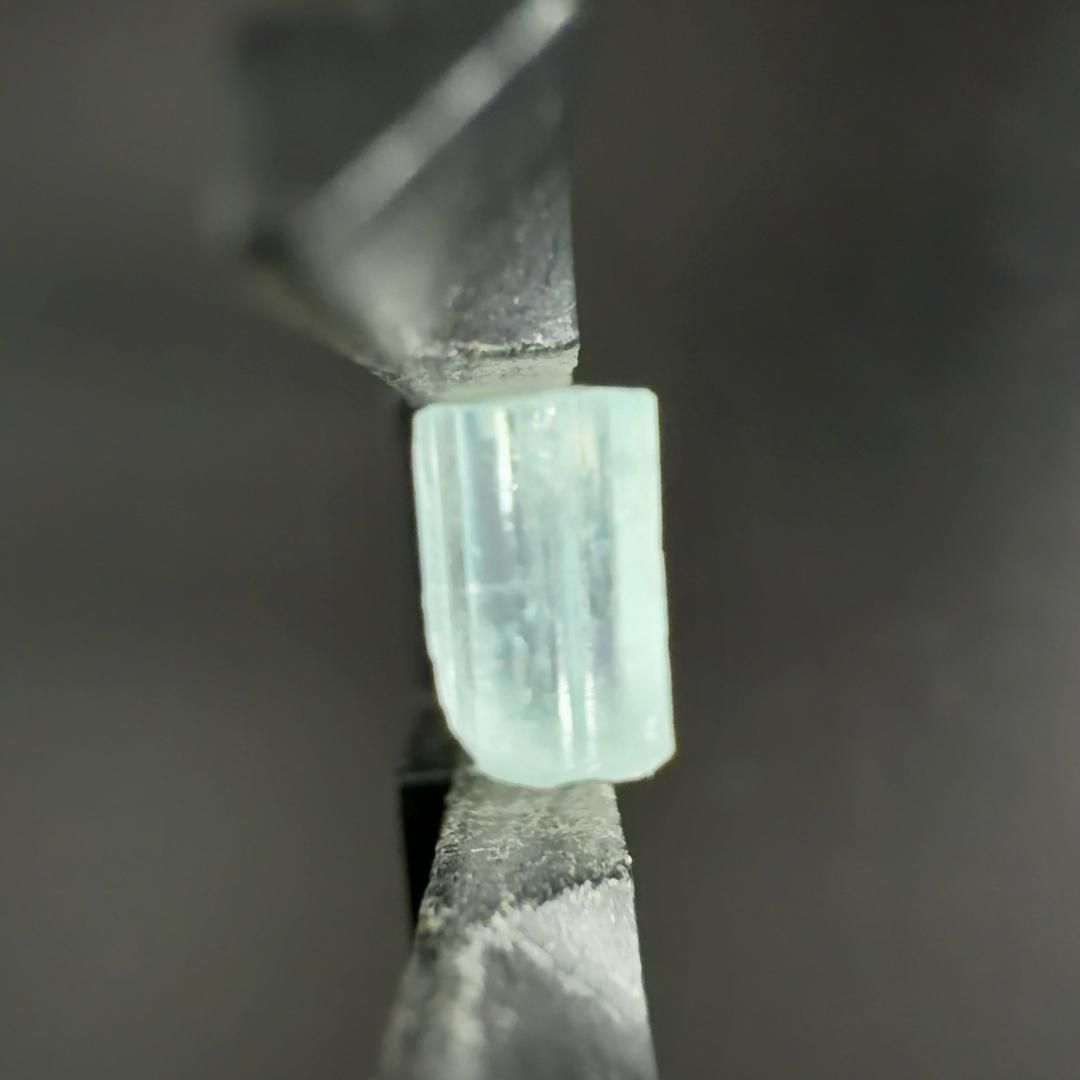 E32105】 アクアマリン 結晶 ベリル 緑柱石 単結晶 原石 天然石 鉱物