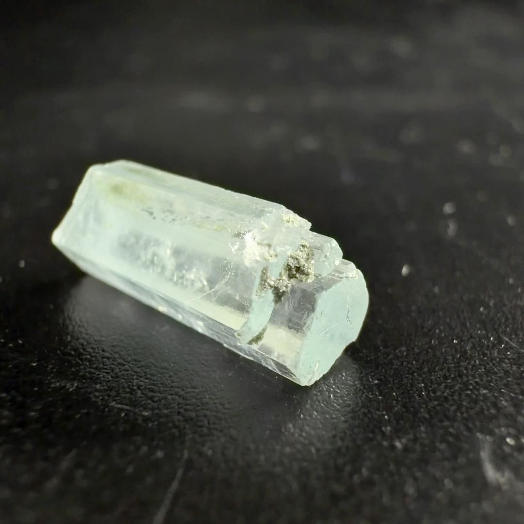 E32107】 アクアマリン 結晶 ベリル 緑柱石 単結晶 原石 天然石 鉱物